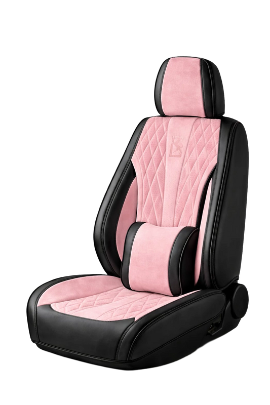 طقم فرش سيارة حريمي لون بيبي بينك، مزيج من جلد النابا وألكنتارا مخرم بتصميم دايموند مع وسادة ظهر.