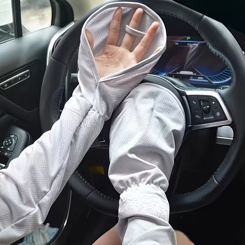 أكمام قيادة طويلة حريمي للحماية من الشمس داخل السيارة لون رمادي.